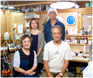 山形県酒田市にある創業80 余年の中谷しみ抜き店は、染み抜き・湯通し・紋入れ・洗張り等着物のお手入れ専門店です。